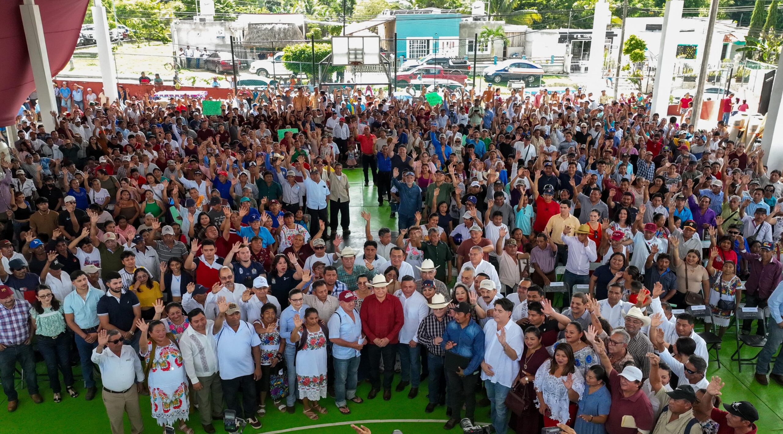 Gobierno de Yucatán impulsa renacimiento del campo con rehabilitación de caminos y huertos de traspatio