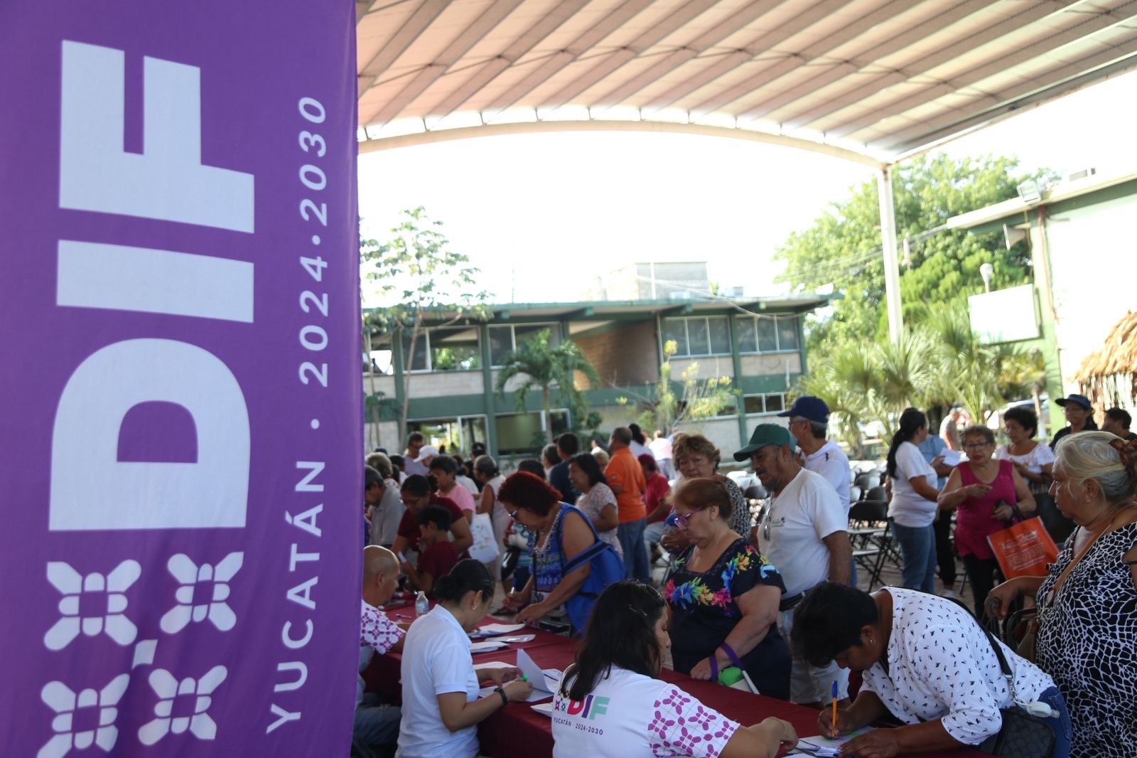 DIF Yucatán refuerza la atención a personas en situación de vulnerabilidad con más de 338 mil canastas alimentarias y apoyos económicos durante 2025