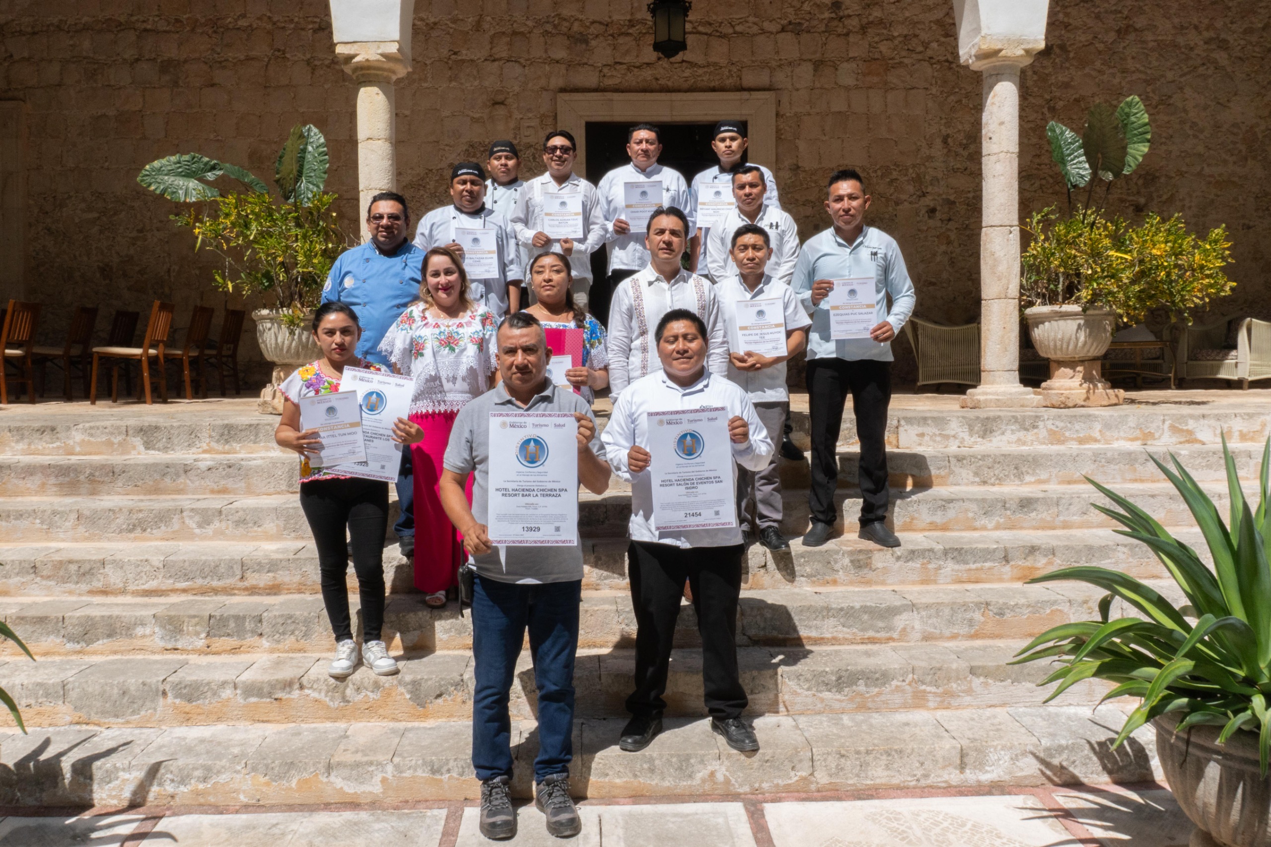 Entregan 23 distintivos H y M para fortalecer la competitividad turística en Yucatán