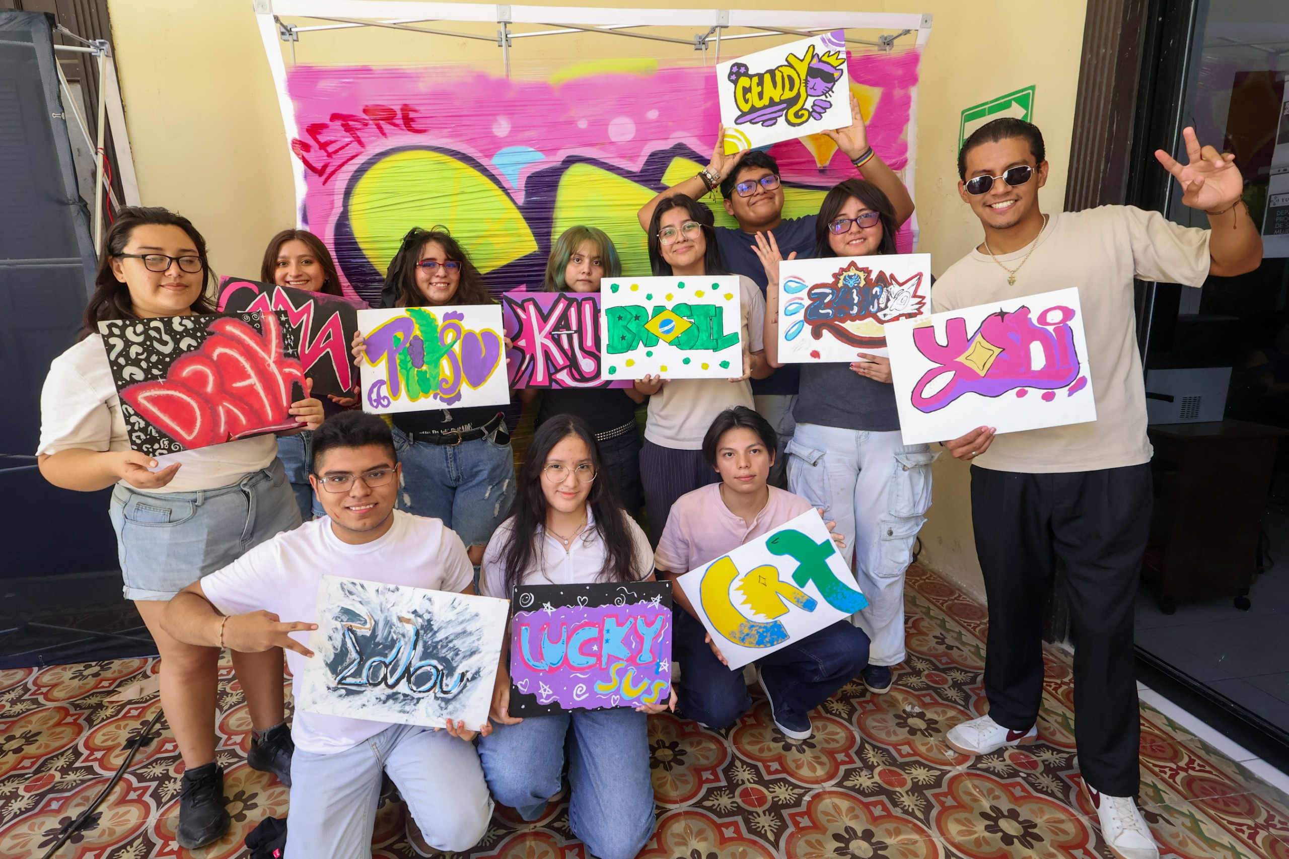 Fomentan talento juvenil durante el verano con taller gratuito de grafiti