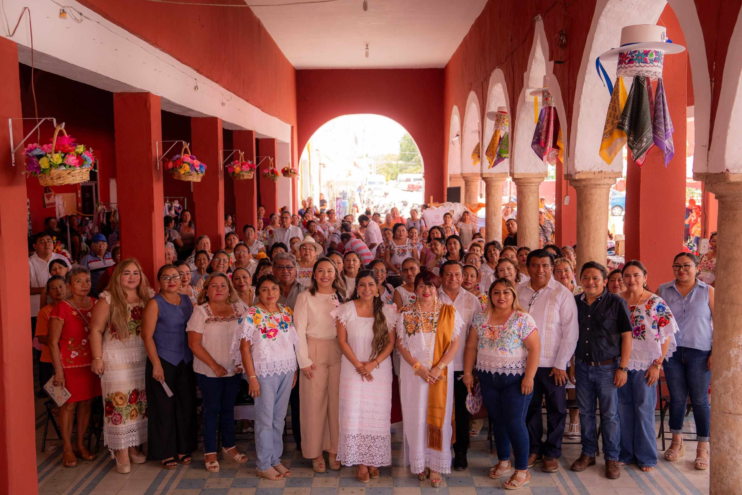 DIF Yucatán reconoce talento y aprendizaje de participantes en talleres comunitarios