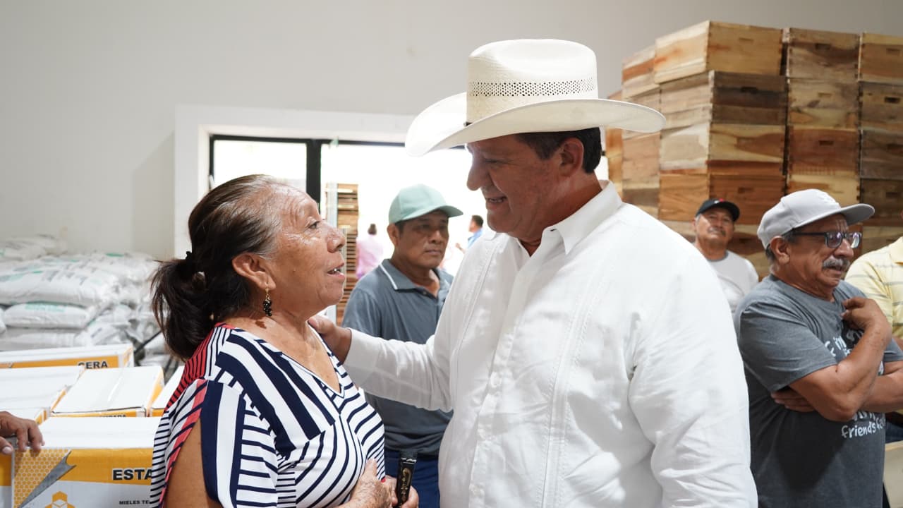 Otorgan recursos para mejorar caminos y sistemas de riego en el campo yucateco