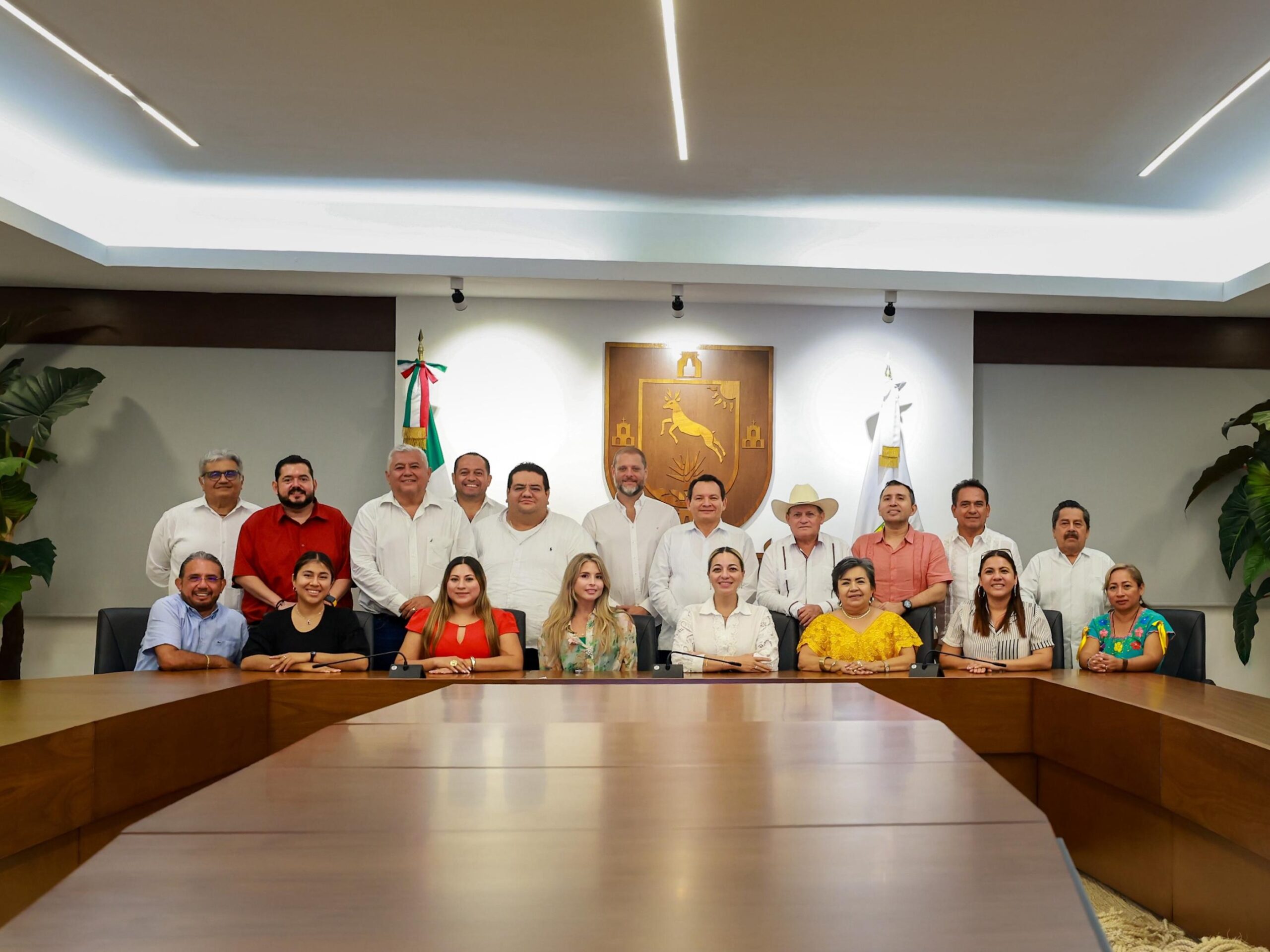Gobernador Joaquín Díaz Mena dialoga con todas las fuerzas del Congreso antes de presentar el Plan Bienestar Metropolitano