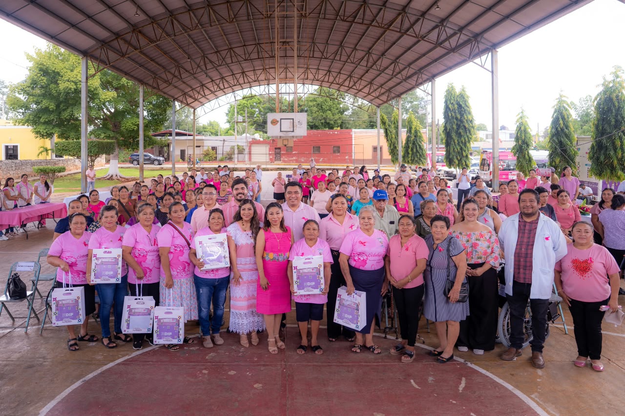 DIF Yucatán lleva la Agenda Rosa a Tzucacab: entrega prótesis mamarias