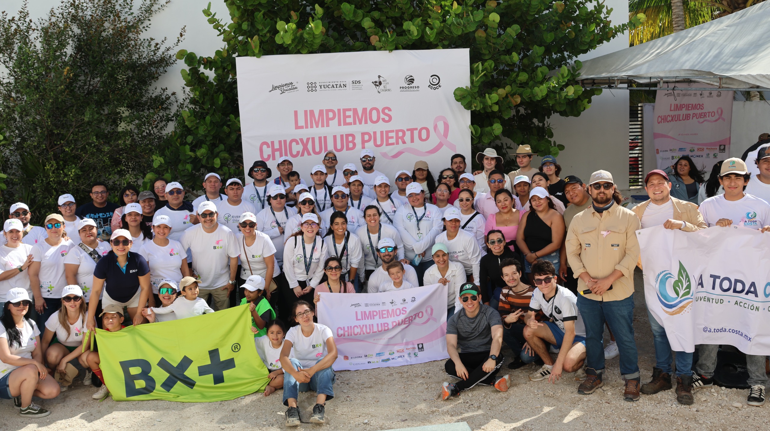 Frenan contaminación costera en Chicxulub Puerto con recolección de más de 300 kg de basura