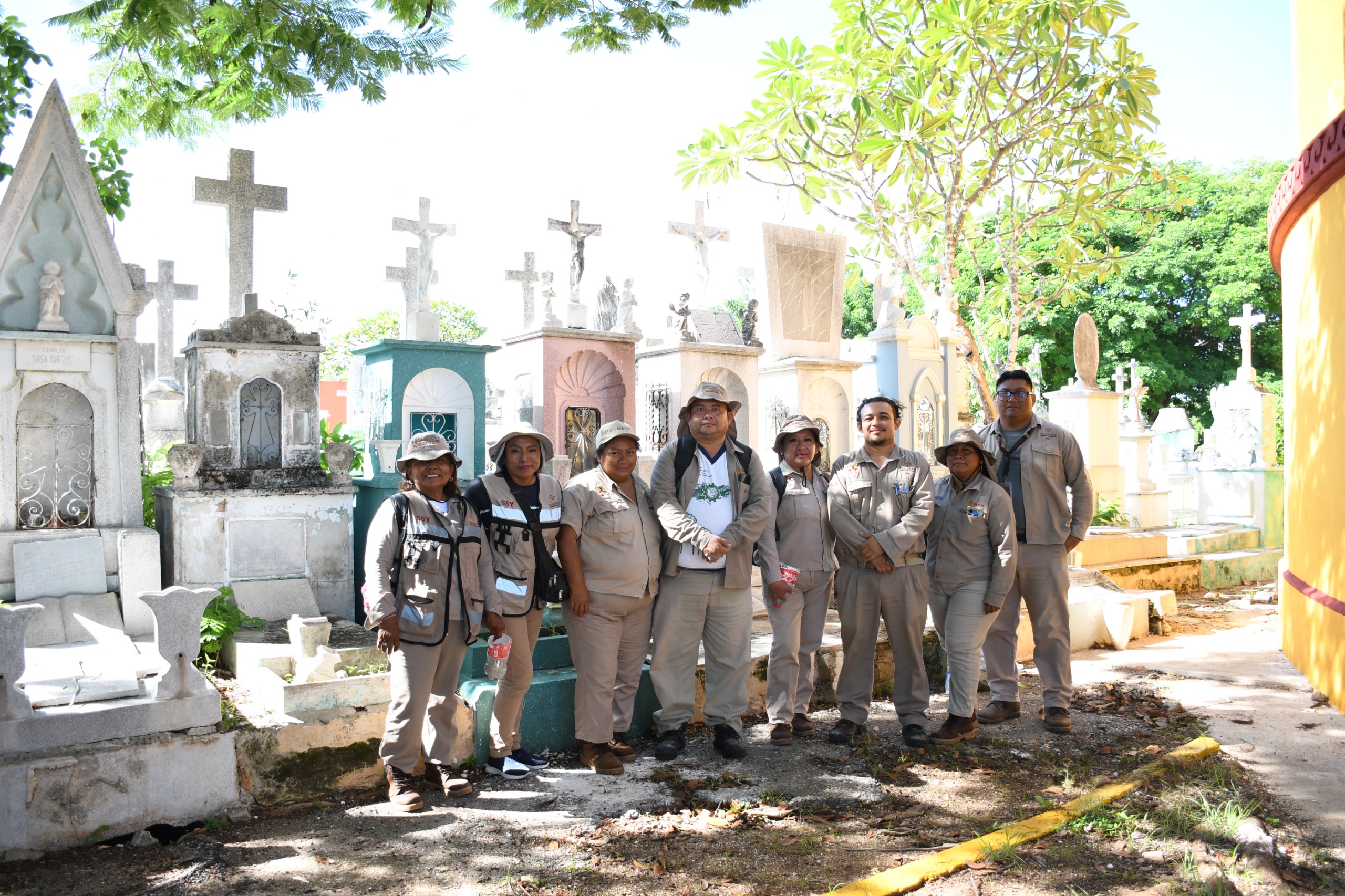 Yucatán refuerza la fumigación en panteones por Días de Fieles Difuntos