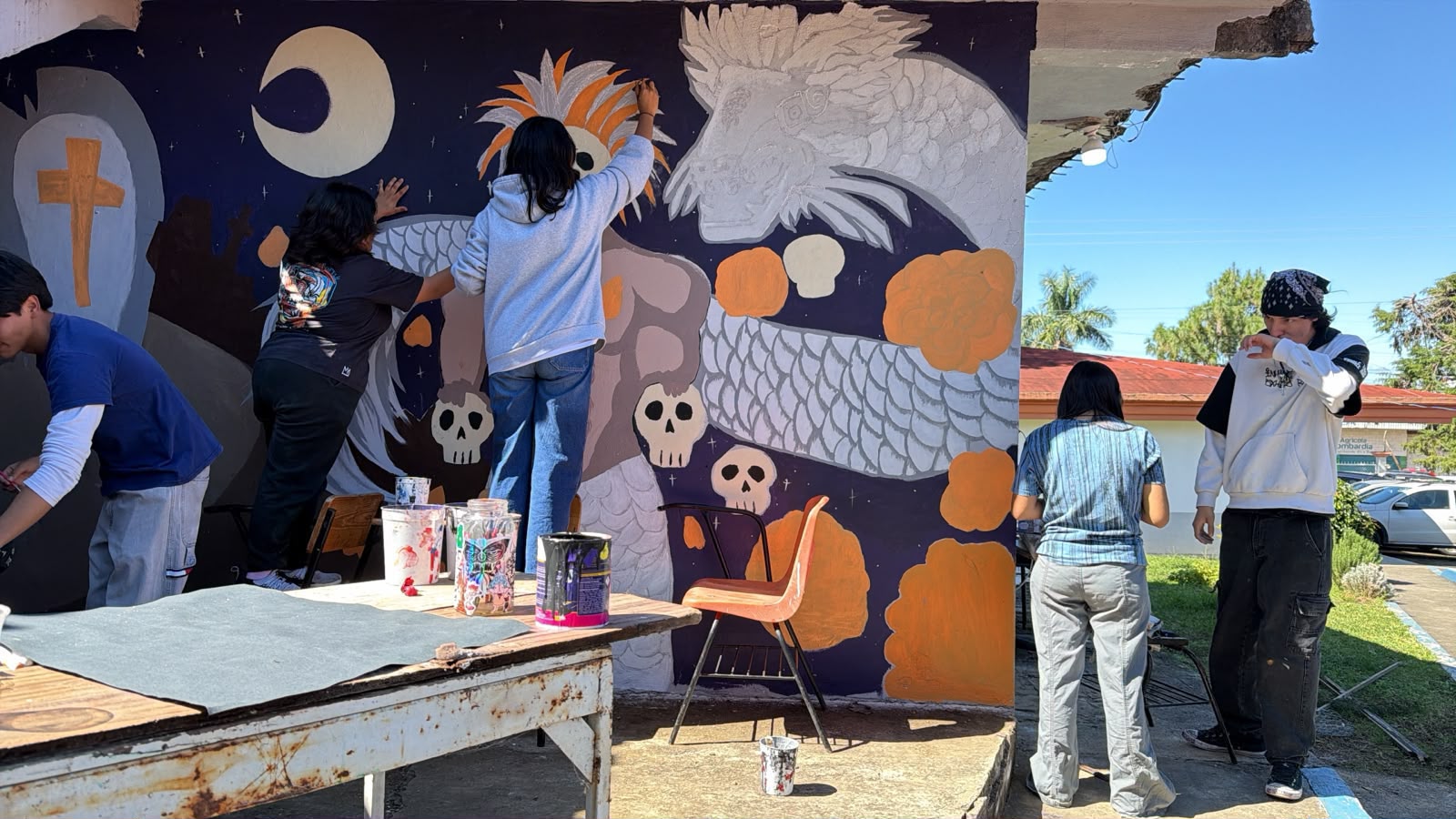 MILES DE JÓVENES DE TODO EL PAÍS CREAN “EL MURAL TEMÁTICO MÁS GRANDE DEL MUNDO”, INSPIRADO EN EL DÍA DE MUERTOS: IMJUVE
